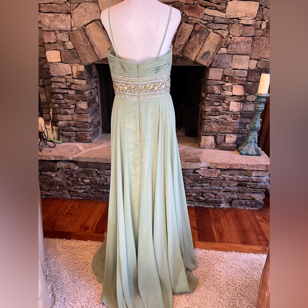 𝅺Beautiful Camille formal dress, perfect condition - Picture 2 of 8